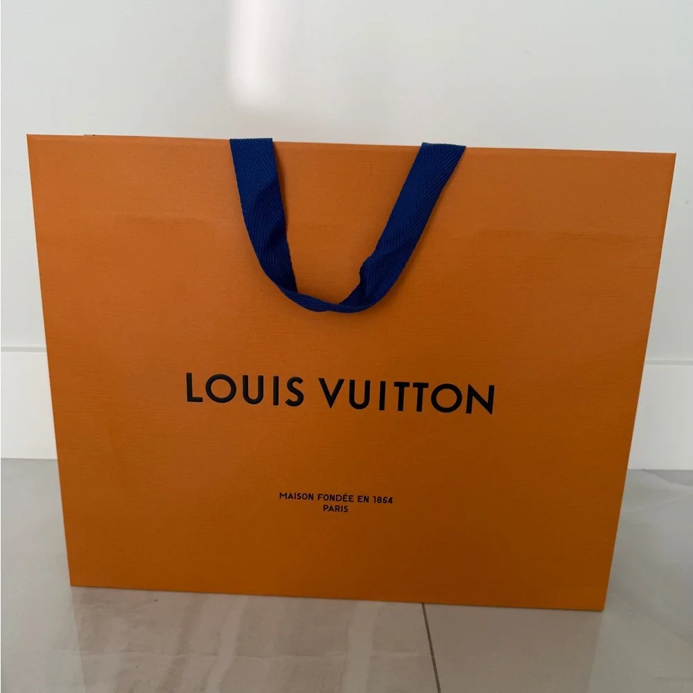 Louis Vuitton New “Button” Close Box w Tissue Ribbon Receipt Holder Shopping Bag - Picture 2 of 16